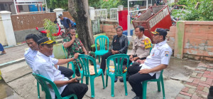 Sambang Warga di Pulau Panggang, Polisi Ajak Warga Jaga Kamtibmas demi Wisata yang Aman dan Nyaman