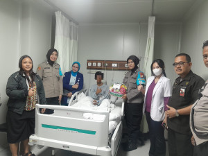 Polwan Jaga Jakarta, Polres Metro Jakarta Pusat Hadir Temani Korban SMAN 72 di RS Pertamina