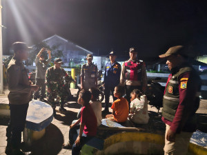 Sinergi TNI-Polri Perkuat Siskamling, Patroli Malam Gabungan Cegah Guantibmas di Kepulauan Seribu Utara