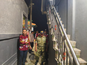 Sinergi TNI-Polri dan Stakeholder, Patroli Malam Gabungan Polsek Kepulauan Seribu Utara Cegah Guantibmas dan Sosialisasikan Layanan 110