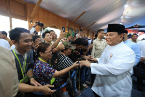 Pertama Kali Masuk Istana Saat Lebaran Bareng Prabowo, Warga Terharu: Oh Begini Rasanya
