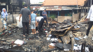 Api Ludeskan Pemukiman di Kalibaru, Warga Terpaksa Mengungsi