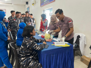 Bersinergi untuk Kemanusiaan, Jalasenastri dan Prajurit Lanal Bintan Sumbangkan Darah dalam Rangka HUT ke-62 Dharma Pertiwi