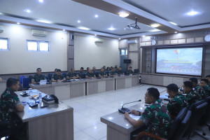 Komandan Lanud Sultan Hasanuddin Pimpin Rapat Staf, Tekankan Kepemimpinan Berbasis Keteladanan dan Kecerdasan Emosional