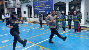 Polwan Brimob PMJ Perkuat Displin dan Ketanggungan Petugas Lapas Perempuan Jakarta