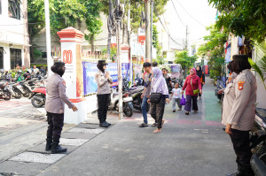 Polwan Polres Metro Jakarta Utara Gelar Bakti Kesehatan, Kunjungan Sosial dan Gatur Lalu Lintas