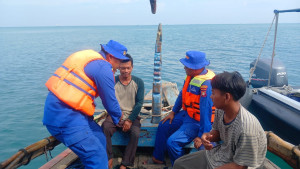 Patroli Satpolairud Polres Kepulauan Seribu Gelar Patroli Dialogis Laut Ajak Nelayan Waspada Cuaca Buruk dan Gunakan Layanan Darurat 110