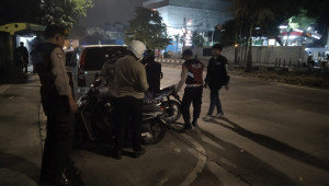 Polsek Metro Penjaringan Intensifkan KRYD, Belasan Motor Tanpa Kelengkapan Diamankan Saat Patroli Malam