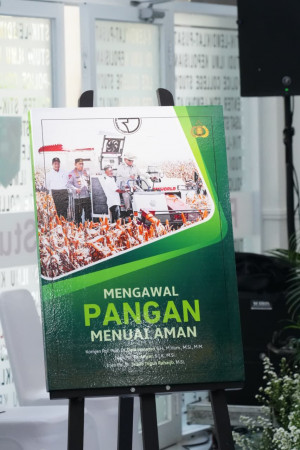 Ketahanan Pangan Jadi Isu Strategis Nasional, Wakapolri Luncurkan Buku ke-42 “Mengawal Pangan Menuai Aman”