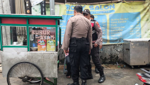 Polisi Hadir di Tengah Warga, Patroli Jalan Kaki Polsek Pademangan Ciptakan Rasa Aman