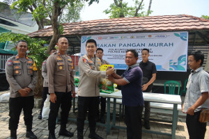 Polres Kepulauan Seribu Gelar Pangan Murah Ringankan Beban Warga