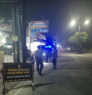 Polsek Bekasi Barat Gelar Razia dan Patroli Dialogis, Antisipasi Tawuran hingga Kejahatan Jalanan