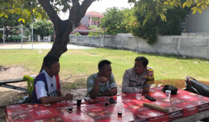 Bhabinkamtibmas Pulau Panggang Jalin Silaturahmi dengan Toga, Tomas dan Toda: Warga Harap Patroli Malam Ditingkatkan
