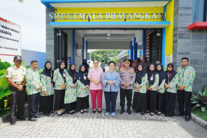 Kapolri Singgung Wujudkan Generasi Emas Usai Tinjau SMP Kemala Bhayangkara Karanganyar