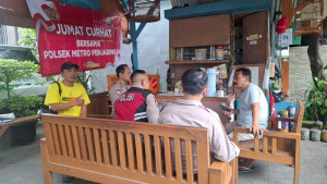 JAGA JAKARTA+ — JAGA WARGA, Polsek Metro Penjaringan Perkuat Kedekatan dengan Masyarakat Lewat Jumat Curhat di Pluit