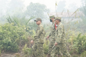Panglima TNI Dampingi Presiden RI Tinjau Penanganan Karhutla di Kalimantan Barat