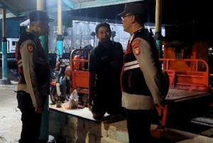 Patroli Malam Gabungan Polsek Kepulauan Seribu Selatan, Sosialisasikan Layanan 110 dan Antisipasi Guantibmas