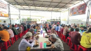 Polsek Metro Penjaringan Bagikan 500 Paket Makanan Gratis, Kapolsek: Polisi Harus Hadir dan Bermanfaat untuk Masyarakat