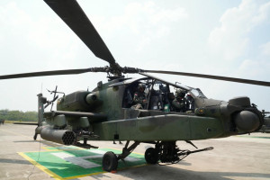 Misi Close Air Support AH-64 Apache Warnai SGS 2026