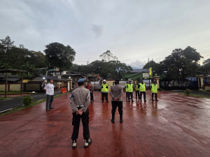 Kapolsek Megamendung Pimpin Apel Pengamanan Malam Takbir, Pastikan Jalur Wisata dan Arus Mudik Aman
