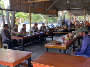 Kapolres Kepulauan Seribu Gelar Jumat Curhat di Pulau Sabira, Tegaskan Komitmen Jaga Kamtibmas dan Sosialisasi Layanan Darurat 110