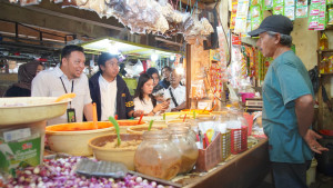 Ditreskrimsus Polda Metro Cek Harga dan Stok Sembako di Rawamangun Jelang Lebaran