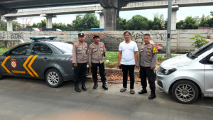 Polsek Bekasi Selatan Gelar Strong Point di Jl. Cikunir Raya, Antisipasi Kejahatan Jalanan