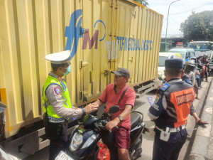 Satlantas Polres Metro Jakarta Utara Sosialisasikan Operasi Keselamatan Jaya 2026 di Cilincing