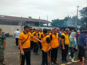 3 Pilar Jatisampurna Gelar K3 Bersih-Bersih di Sepanjang Jalan Raya Kranggan