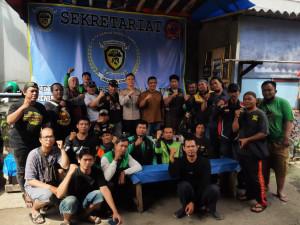 Jaga Jakarta, Jaga Lingkungan: Polsek Metro Penjaringan Lakukan Cooling System Bersama Komunitas Ojol