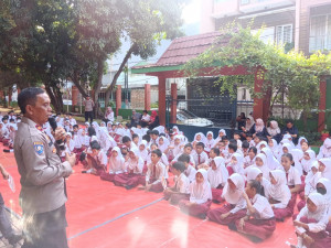 Sat Binmas Polres Metro Jakarta Utara Laksanakan Police Goes To School di SDN 12 Sunter Agung