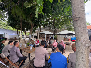Kapolres Kepulauan Seribu Gelar Jumat Curhat di Pulau Sabira, Ajak Warga Perkuat Kamtibmas dan Sosialisasikan Call Center 110