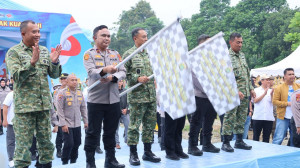 Polda Metro Jaya Panen Jagung Kelompok Tani Binaan di Cisauk