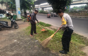 Jaga Bekasi On The Spot: Polsek Bekasi Barat Sinergi Bersama Tiga Pilar dan DLH Gelar Aksi Gotong Royong K3 di Jakasampurna