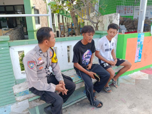 Bhabinkamtibmas Pulau Panggang Sambangi Warga, Ajak Bersama Jaga Kamtibmas dan Lingkungan Wisata Aman