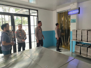 Kapolres dan Wakapolres Metro Jakarta Utara Tinjau Kesiapan SPPG Polri di Pegangsaan Dua