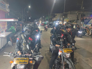 Jaga Jakarta, Jaga Lingkungan Polsek Metro Penjaringan Gelar KRYD Perkuat Sinergi Bersama Brimob