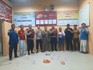 Patroli Malam Jakarta On The Spot, Polsek Kepulauan Seribu Selatan Perkuat Sinergi dengan Warga Melalui Sosialisasi Layanan Polisi 110