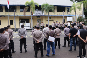 Kapolres Kepulauan Seribu Ingatkan Anggota Jaga Disiplin dan Kewaspadaan di Tengah Cuaca Buruk