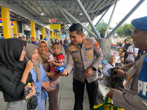 Pengamanan Humanis Embarkasi KM Kelud di Tanjung Priok Berjalan Aman dan Tertib