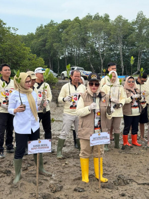 Februari, Bulan Gerakan Kebaikan Gerindra: Tanam 1.000 Mangrove dan Aksi Sosial di Pesisir Lampung