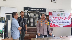 Kapolres Metro Jakarta Utara Pos Satkamling RW 05 Pluit, Ajak Warga Aktif Jaga Kamtibmas Lewat Ngopi Kamtibmas