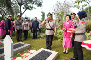 Menghormati Jasa, Melanjutkan Pengabdian: Wakapolri Pimpin Ziarah Nasional Menjelang Hari Bhayangkara ke-80