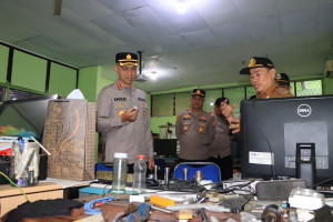 Kapolres Metro Bekasi Kota Kunjungi SMKN 1 Kota Bekasi, Berikan Motivasi Belajar dan Ajak Siswa Jauhi Narkoba serta Tawuran