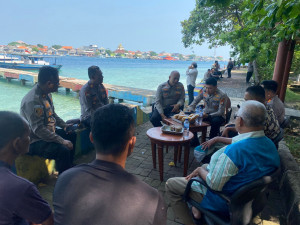 Kapolres Kepulauan Seribu Gelar Jumat Curhat di Pulau Kelapa, Serap Aspirasi dan Perkuat Keamanan Wilayah