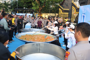 Dapur Jaga Jakarta Meriah, Bobon Santoso Sajikan Tongseng untuk Warga Car Free Day