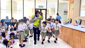 Polisi Jadi Sahabat Anak, Satlantas Polres Metro Tangerang Kota Sambut Kunjungan Siswa TK Perguruan Buddhi