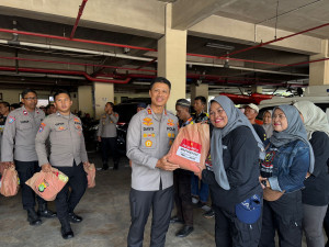 Jumat Berkah Polres Metro Bekasi Kota Pererat Silaturahmi, Kolaborasi Ojol dan Ormas Perkuat Kamtibmas