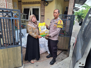 Polsek Kelapa Gading dan Bulog Gelar Gerakan Pangan Murah, Bantu Warga Dapatkan Beras Terjangkau