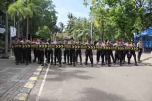 Polres Kepulauan Seribu Tingkatkan Kesiapsiagaan Personel Lewat Latihan Dalmas di Marina Ancol